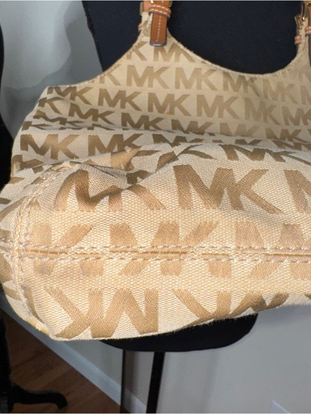 Michael Kors Signature Monogram Shoulder Bag Tote - Picture 4 of 7
